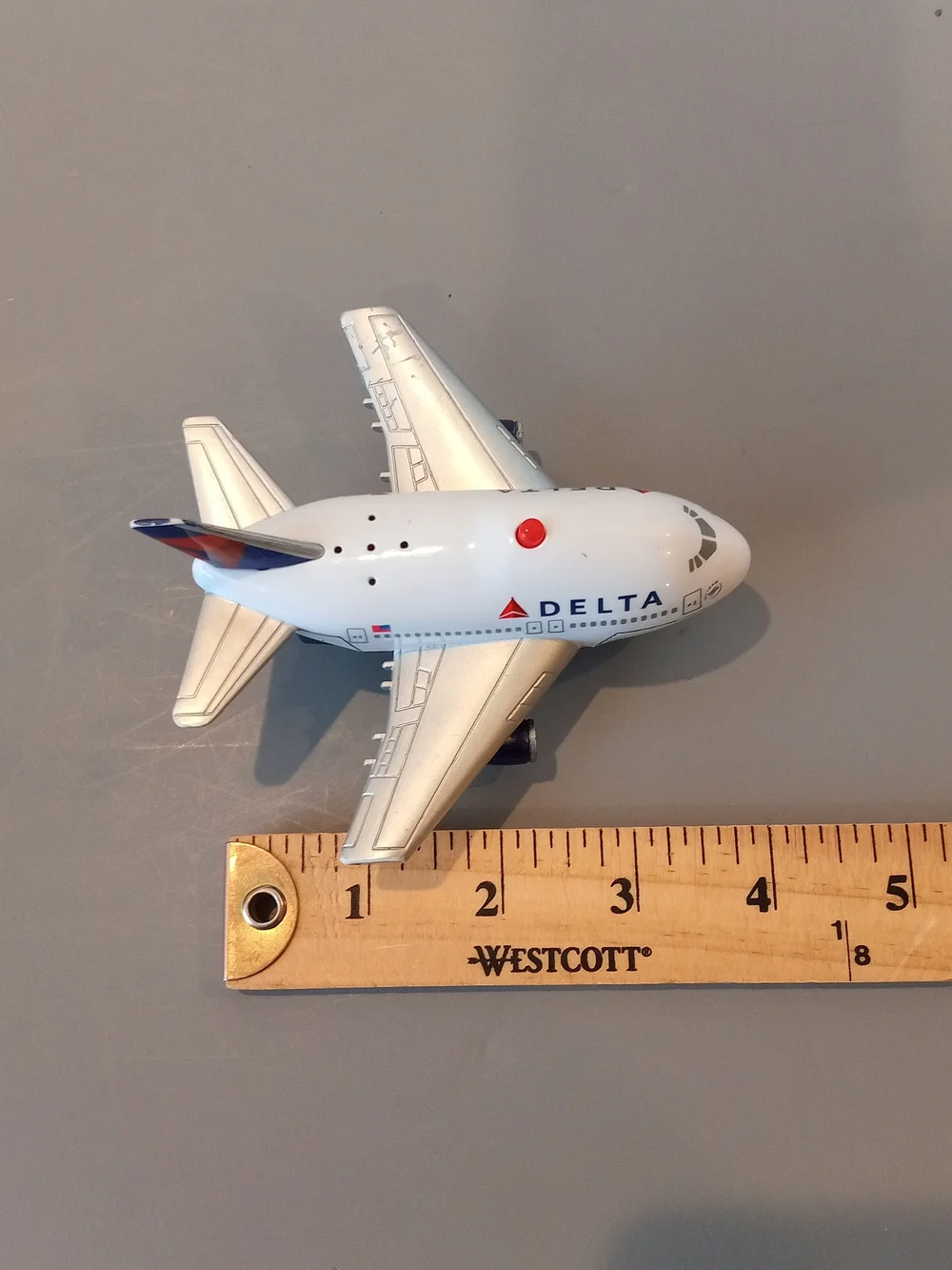 Delta Airlines Pullback Plane